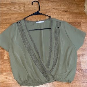 Short sleeve cropped shirt